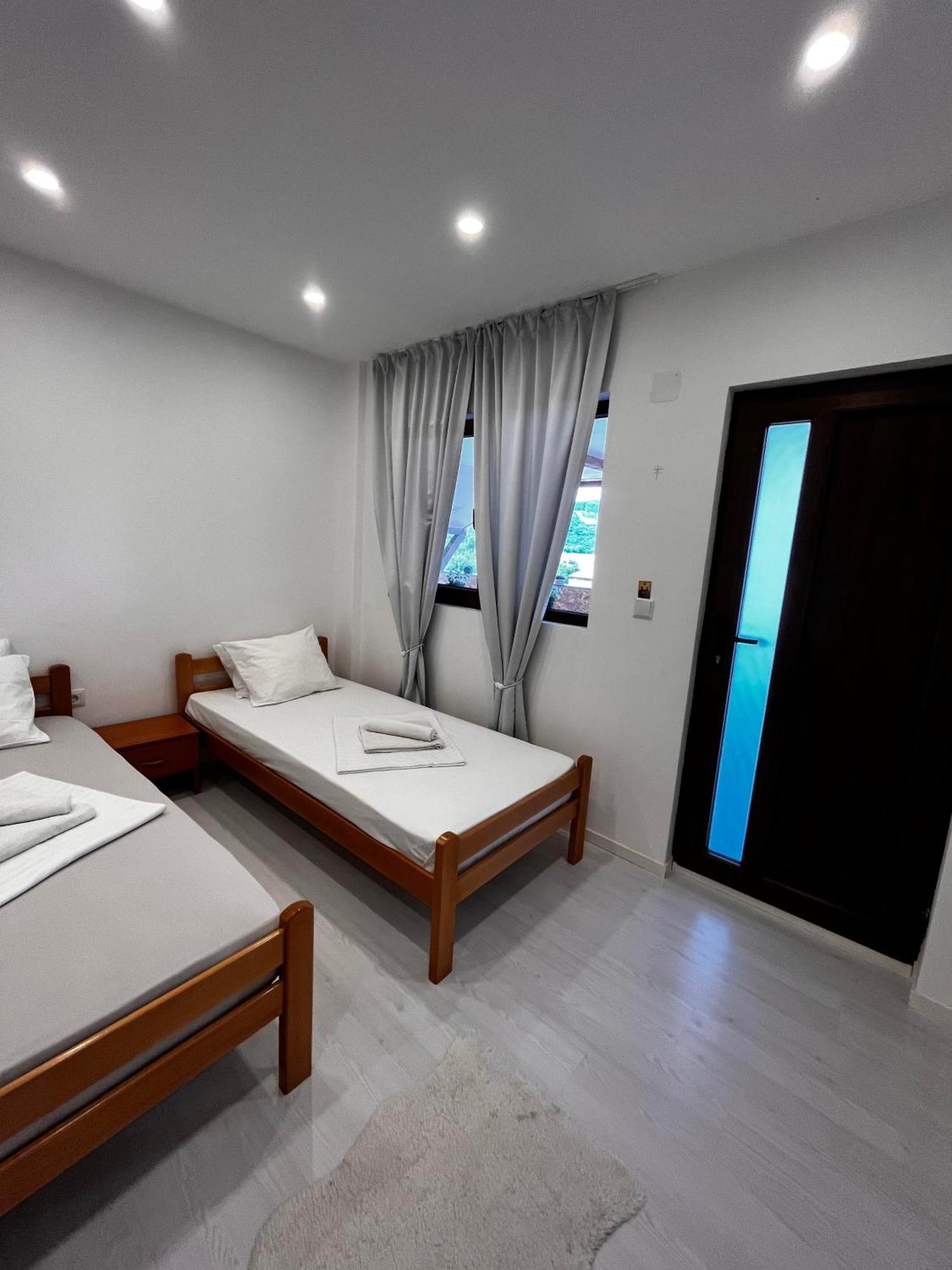 Vila Legrand Bed & Breakfast Bazias Luaran gambar