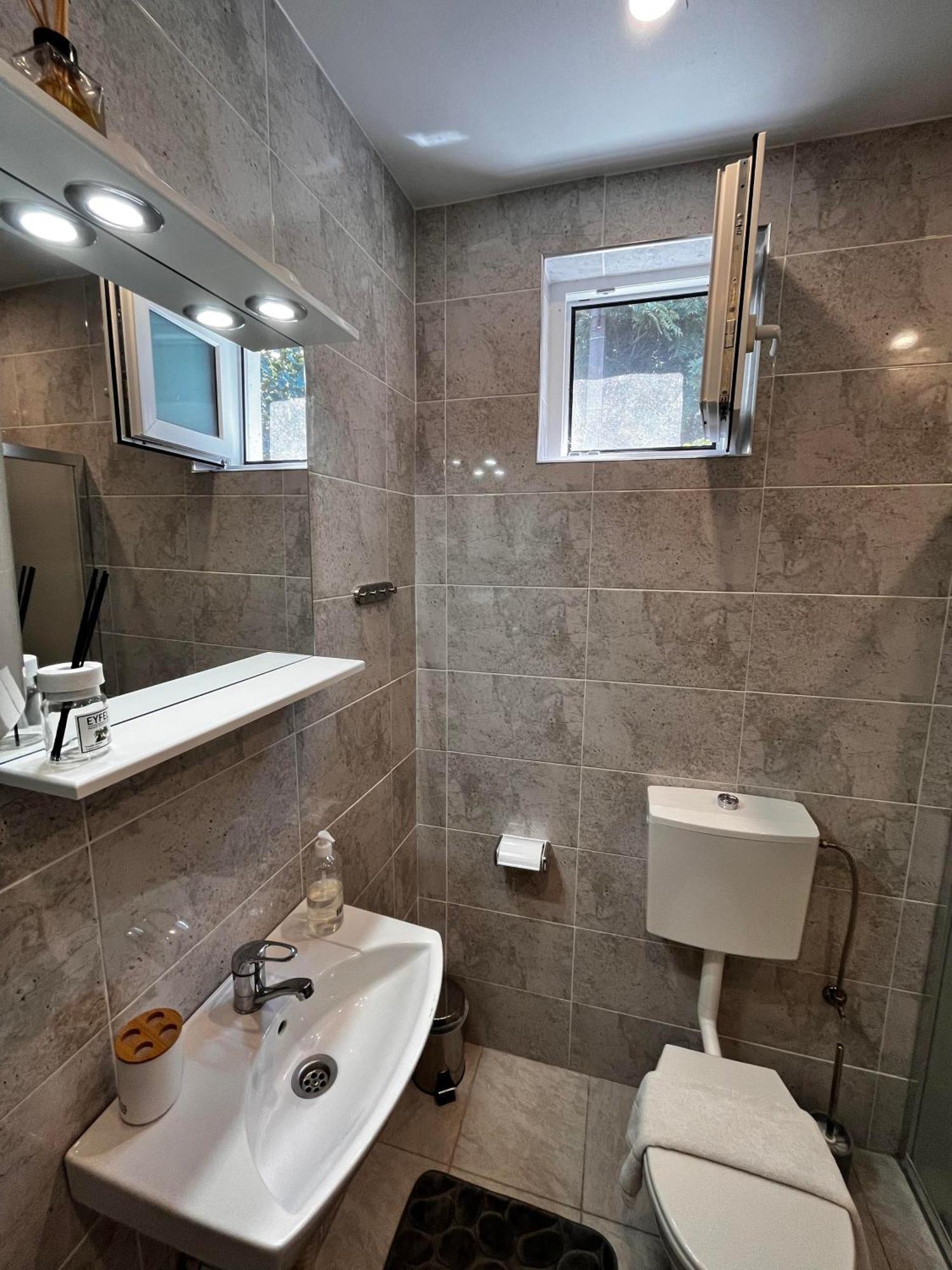 Vila Legrand Bazias Luaran gambar
