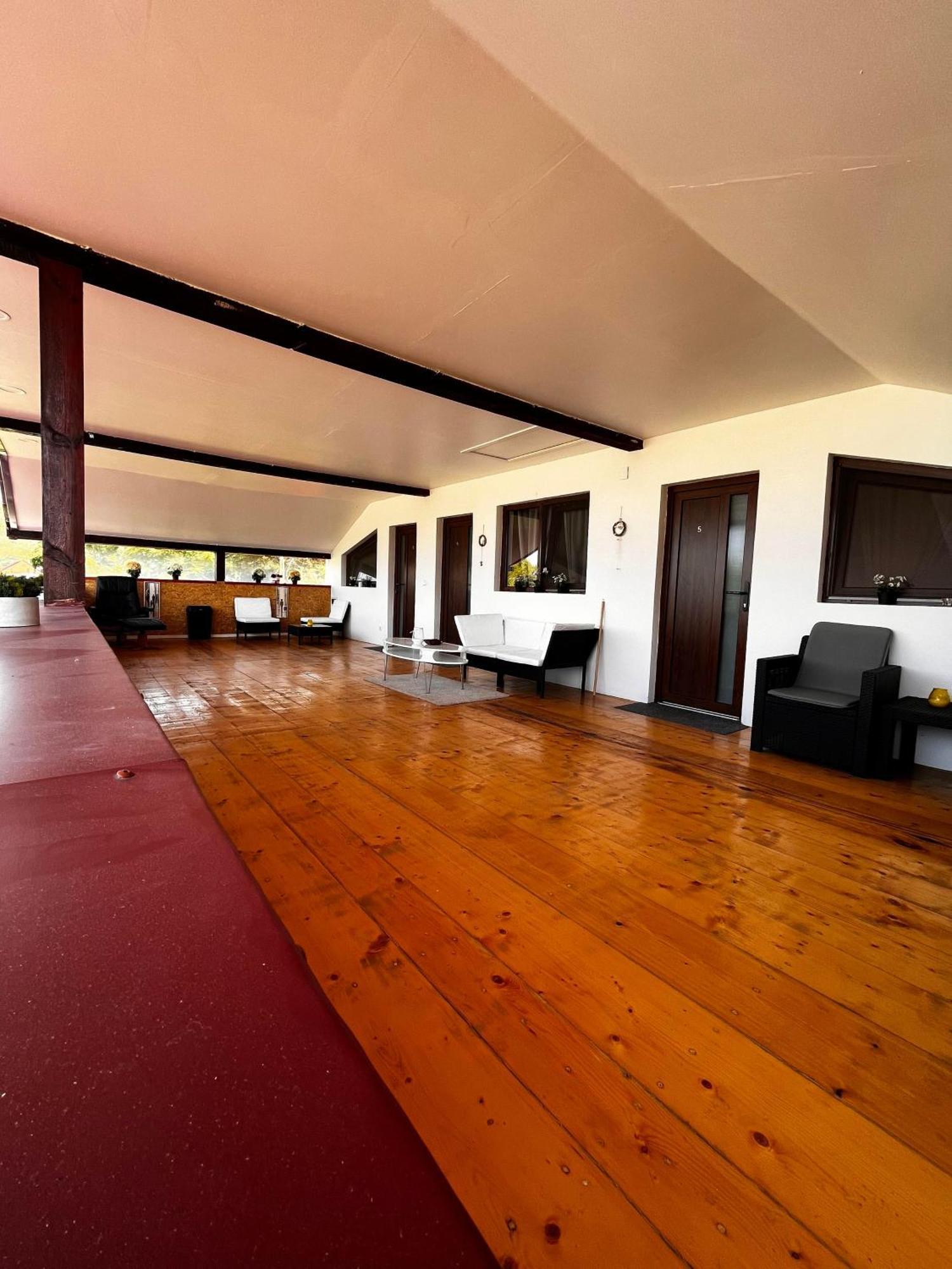 Vila Legrand Bazias Luaran gambar