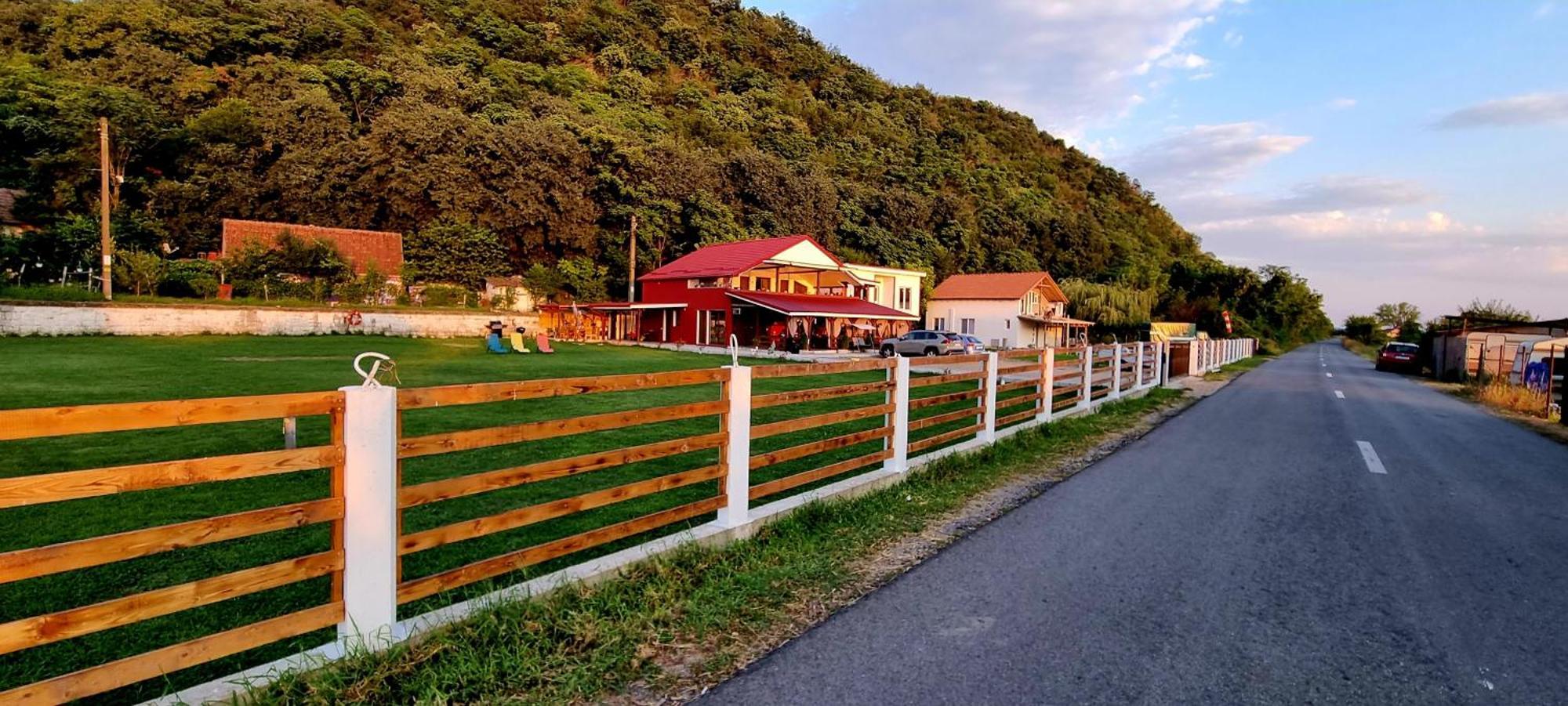 Vila Legrand Bazias Luaran gambar