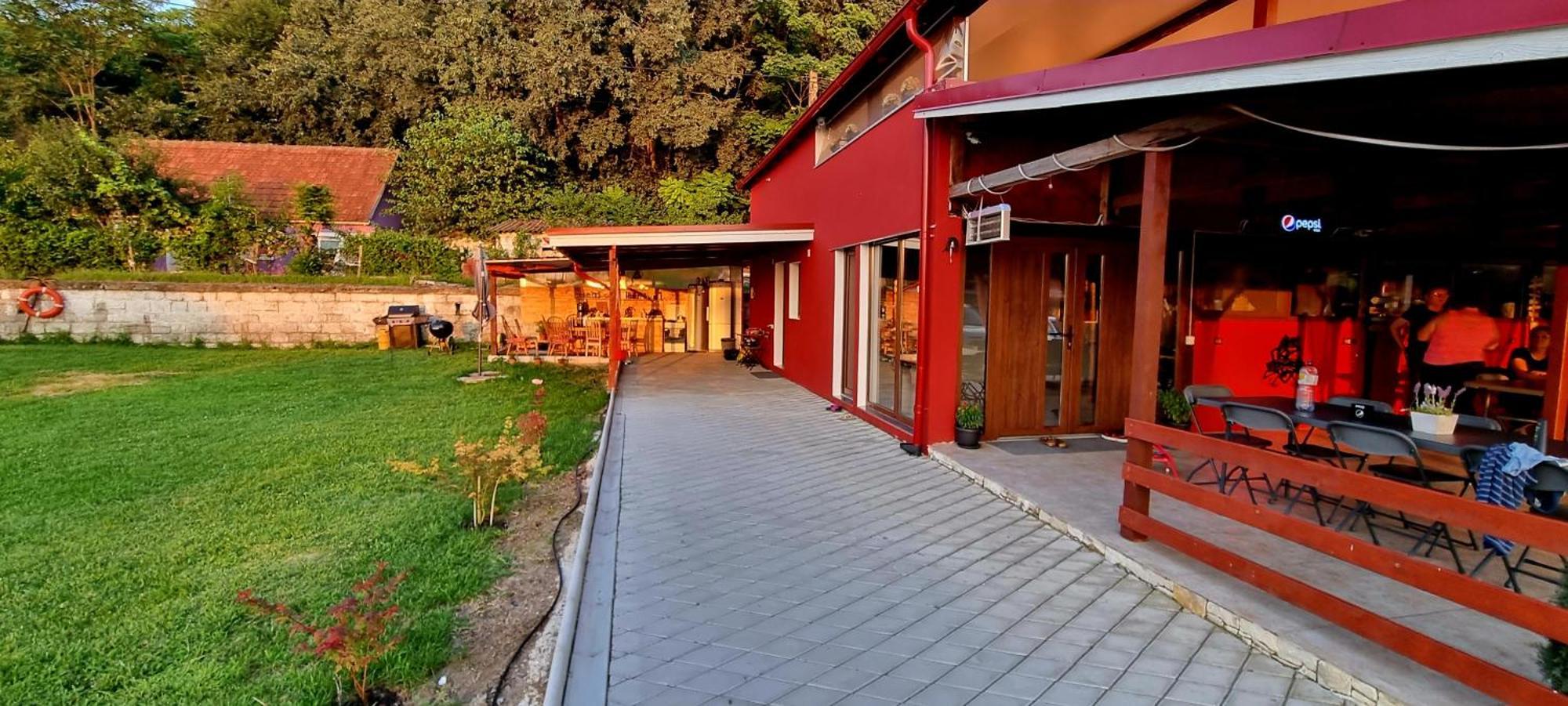 Vila Legrand Bazias Luaran gambar