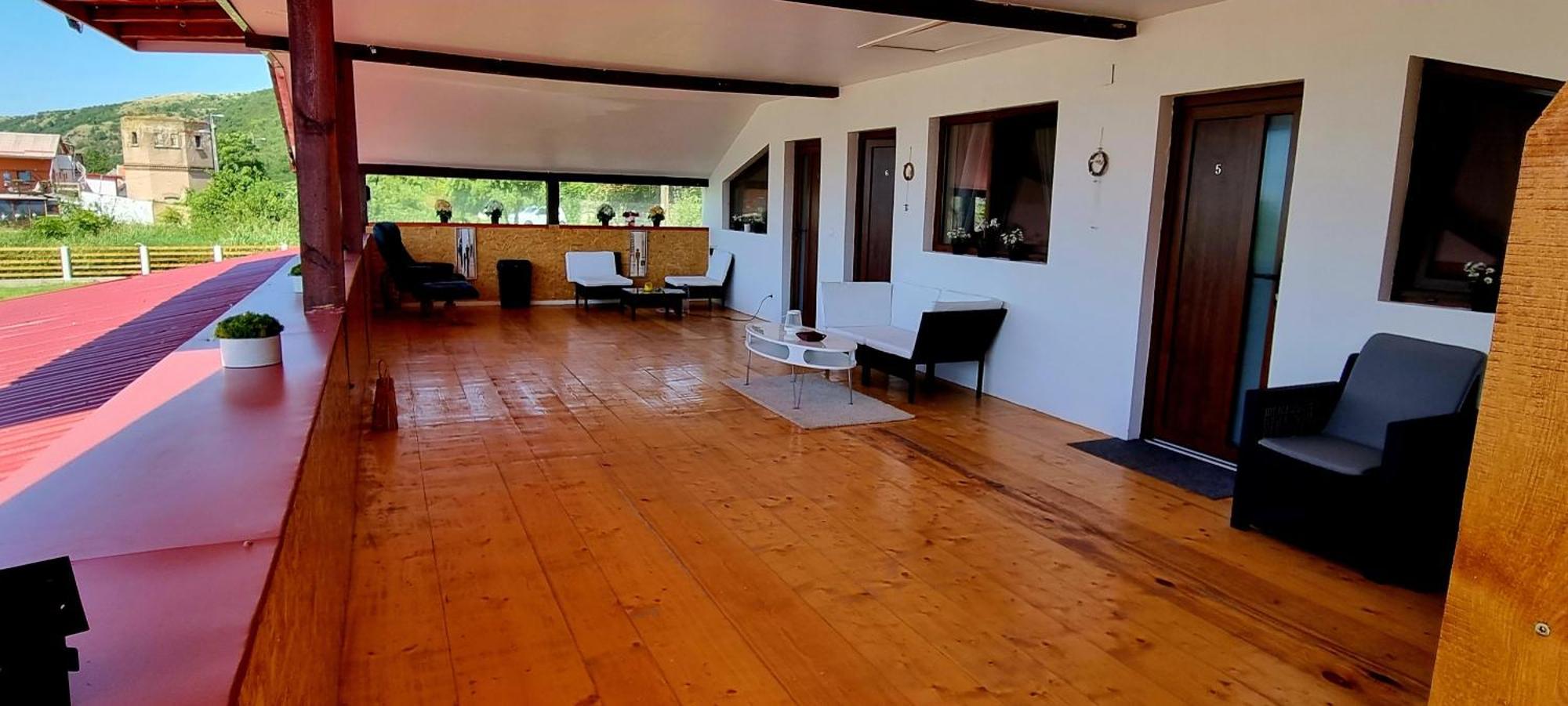 Vila Legrand Bazias Luaran gambar