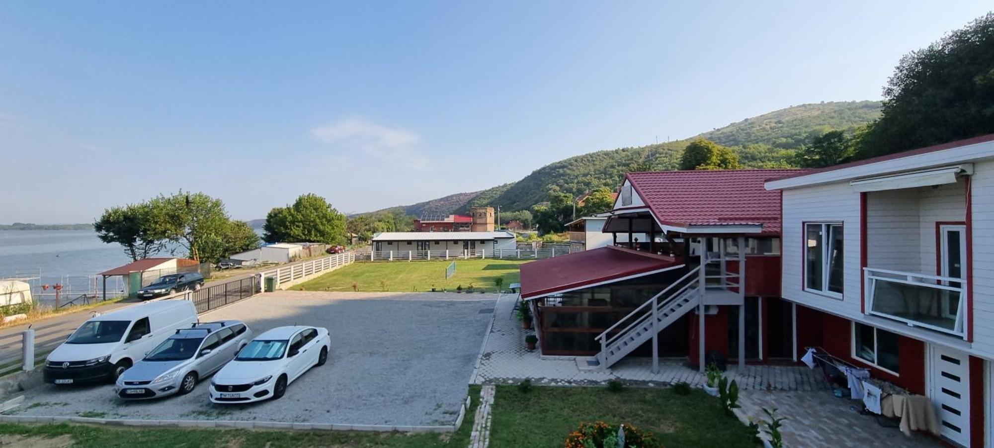 Vila Legrand Bazias Luaran gambar