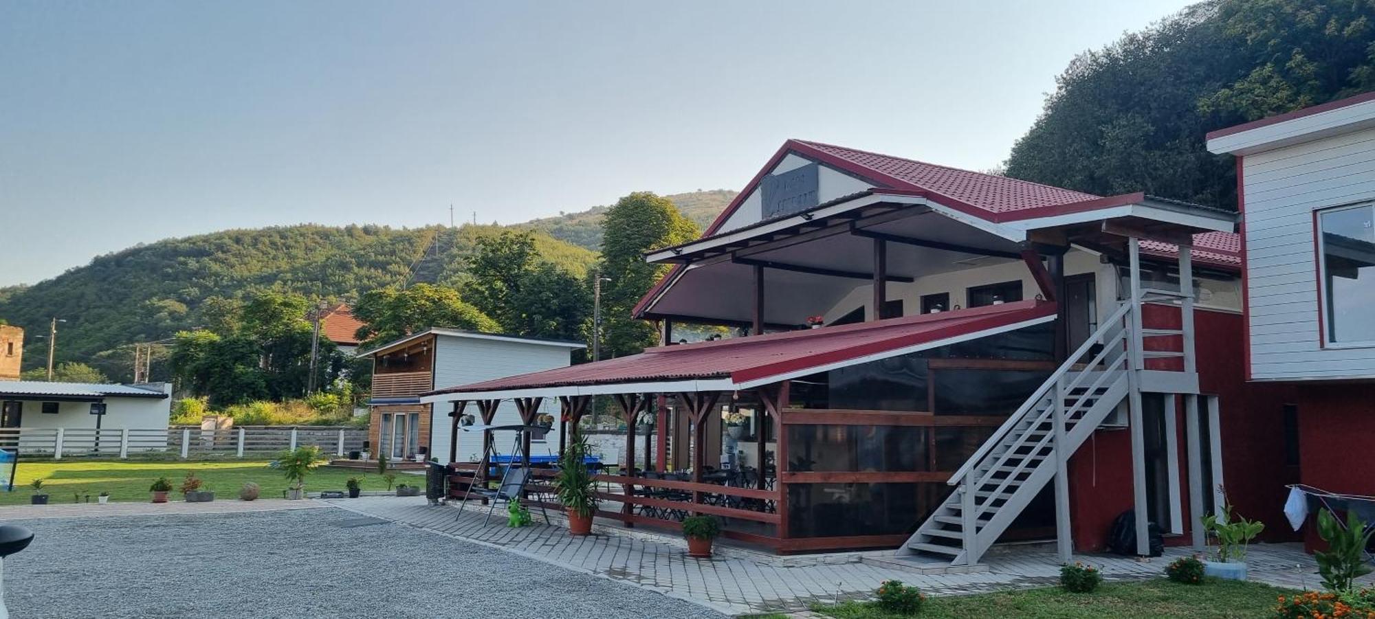 Vila Legrand Bazias Luaran gambar